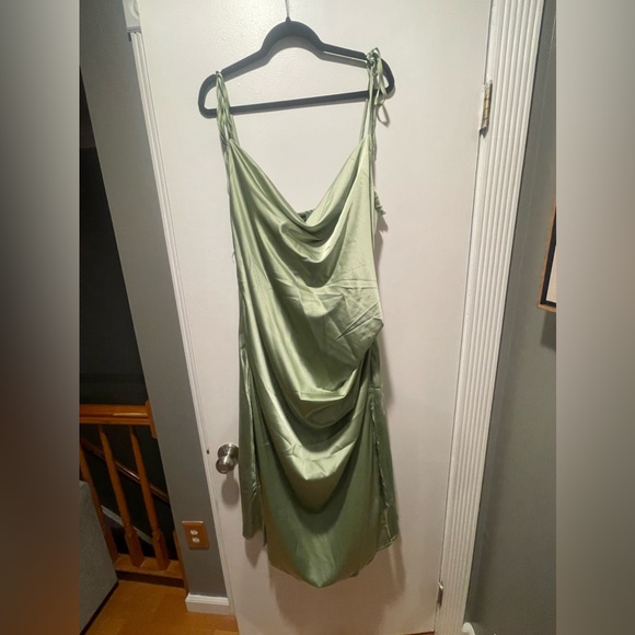 Shein Plus Tie Shoulder Split Thigh Drape Neck Satin Prom Dress - Picture 4 of 4